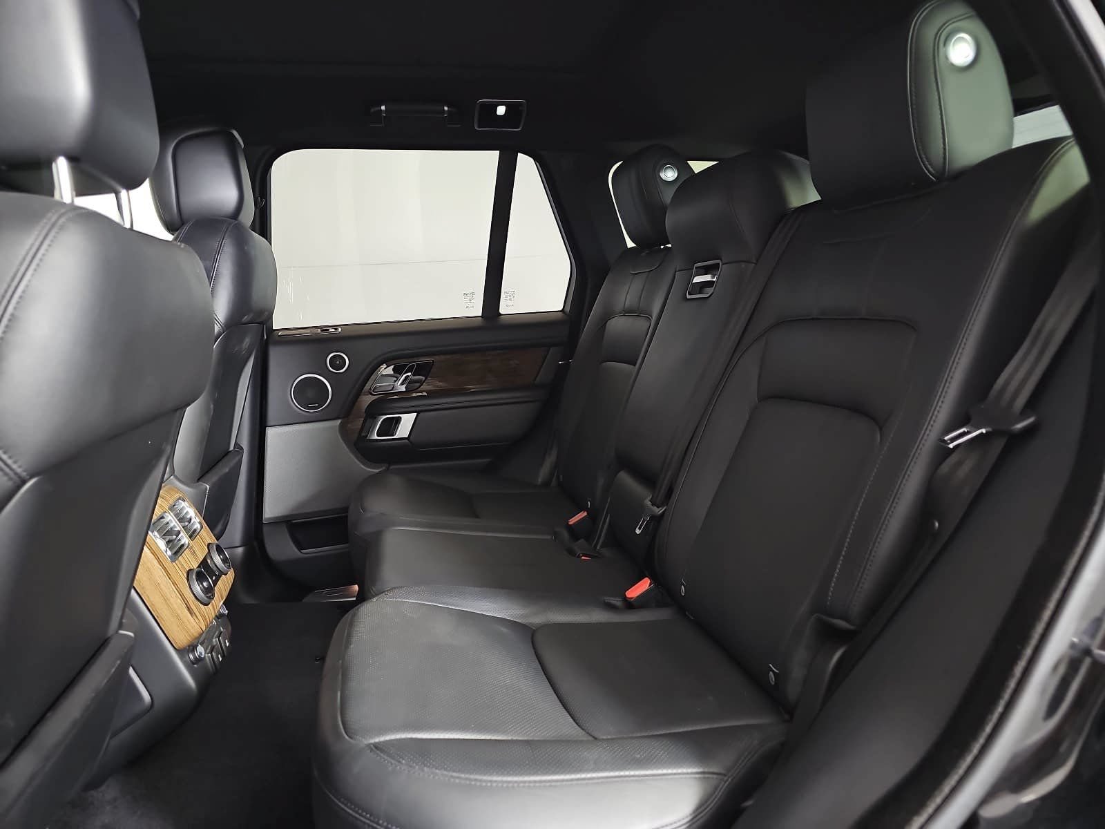 Used 2018 Land Rover Range Rover HSE AWD/4WD image 13