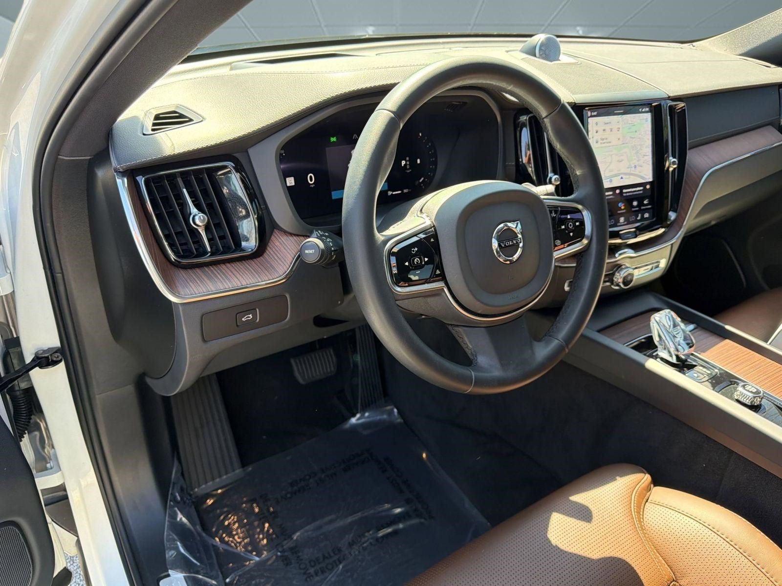 Certified 2024 Volvo XC60 B5 Ultimate w/ Protection Package Premier image 4