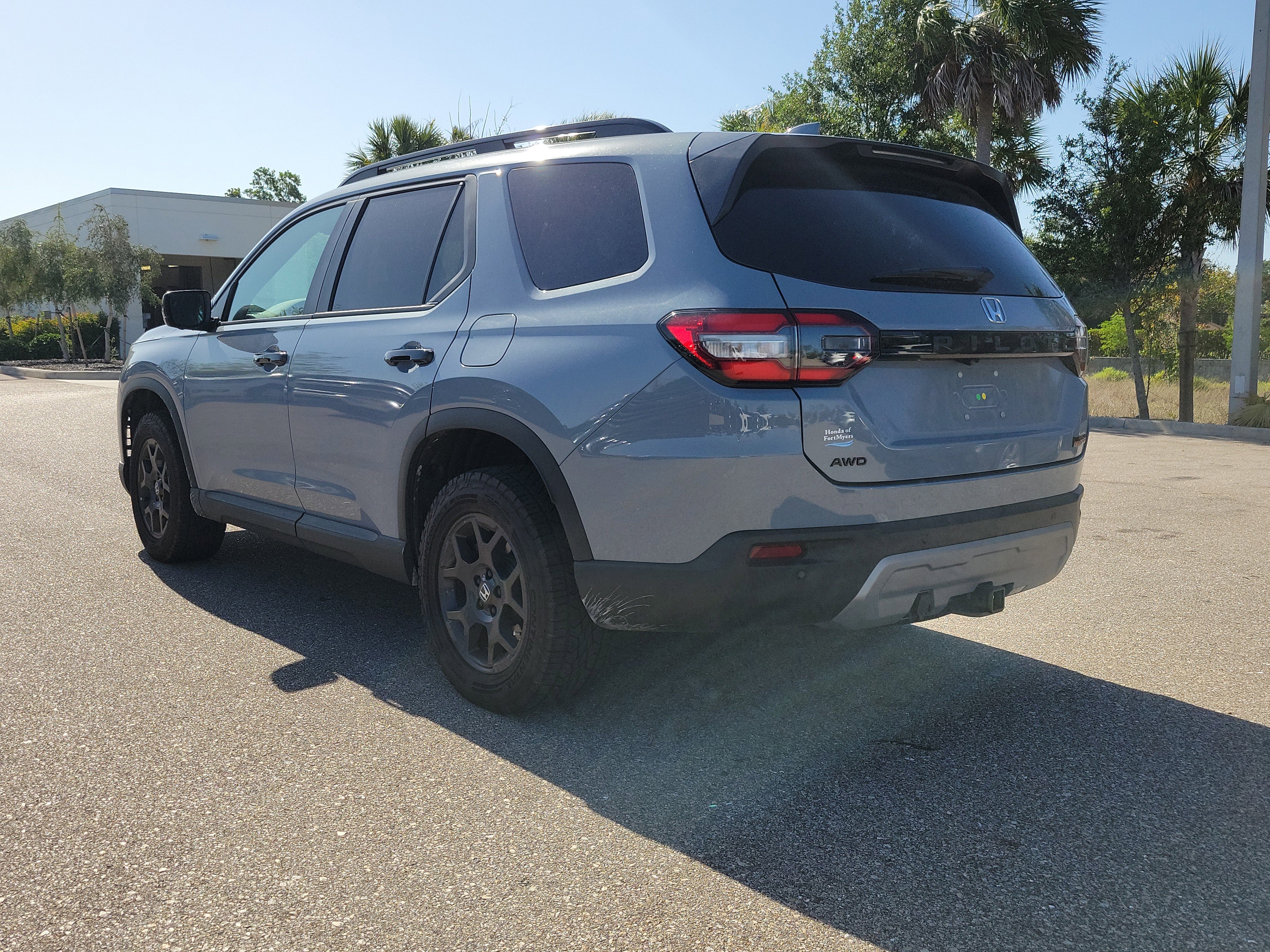 Used 2024 Honda Pilot TrailSport image 4