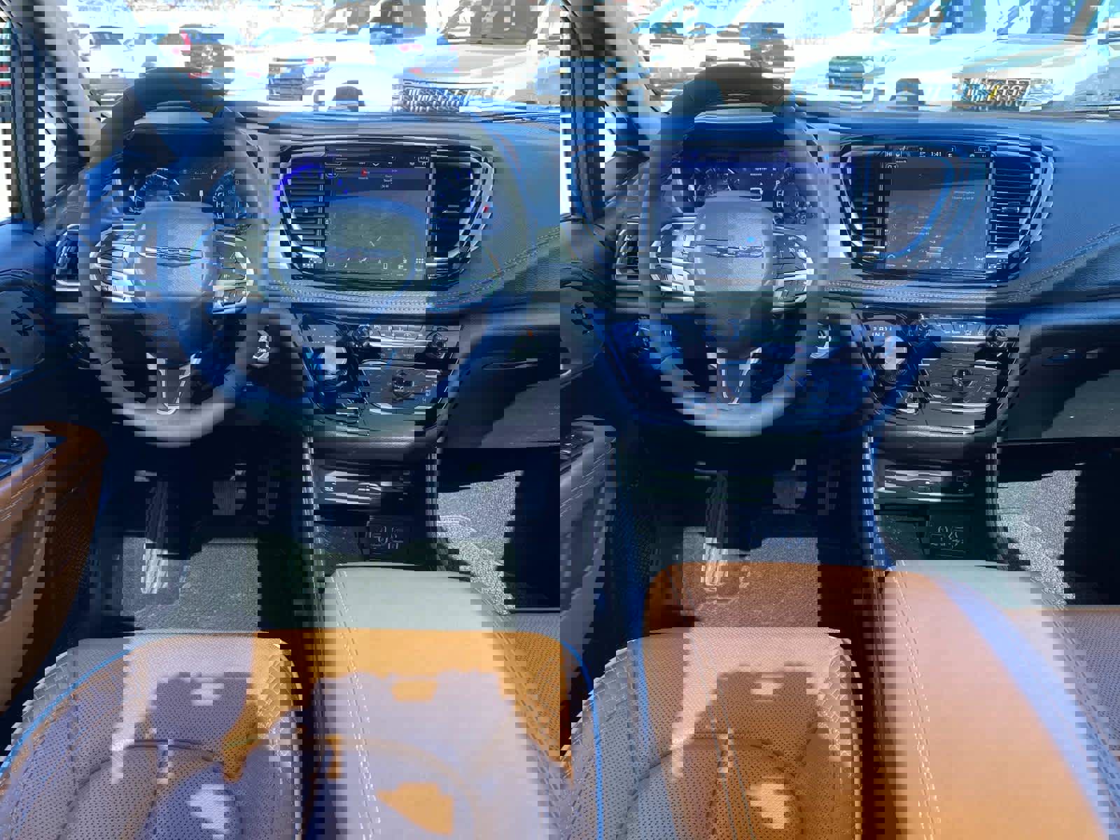 Certified 2025 Chrysler Pacifica Pinnacle image 10