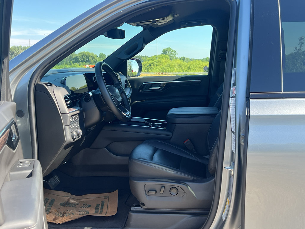 Used 2025 Chevrolet Suburban Z71 AWD/4WD image 13