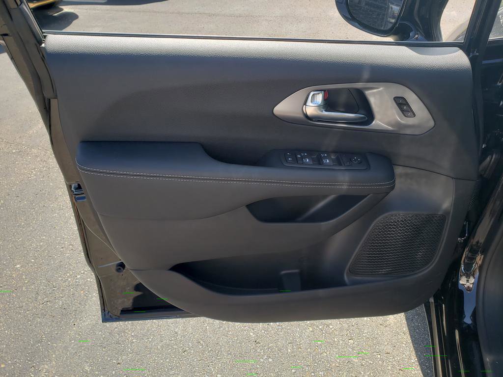New 2026 Chrysler Pacifica Select image 11
