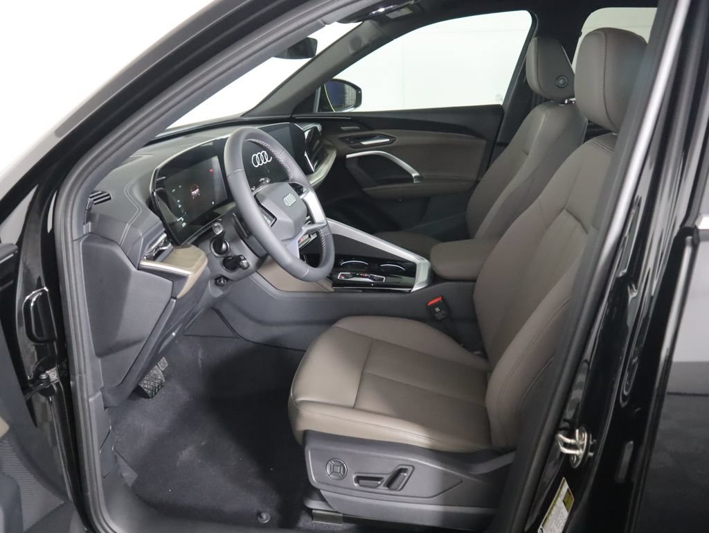 Used 2025 Audi Q5 Premium w/ Premium Plus AWD/4WD image 21