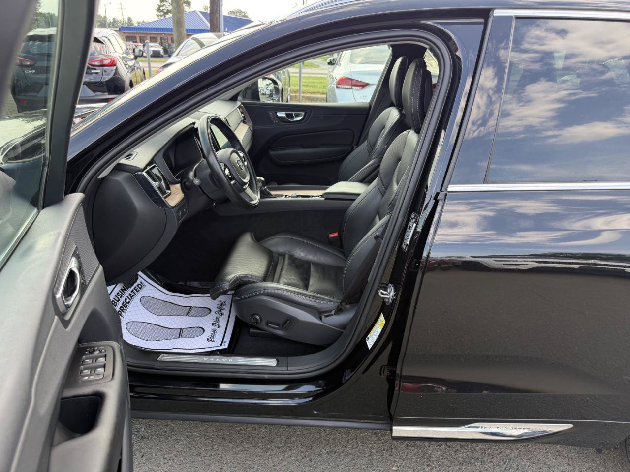 Used 2018 Volvo XC60 T5 Inscription w/ Luxury Seat Package AWD/4WD image 9