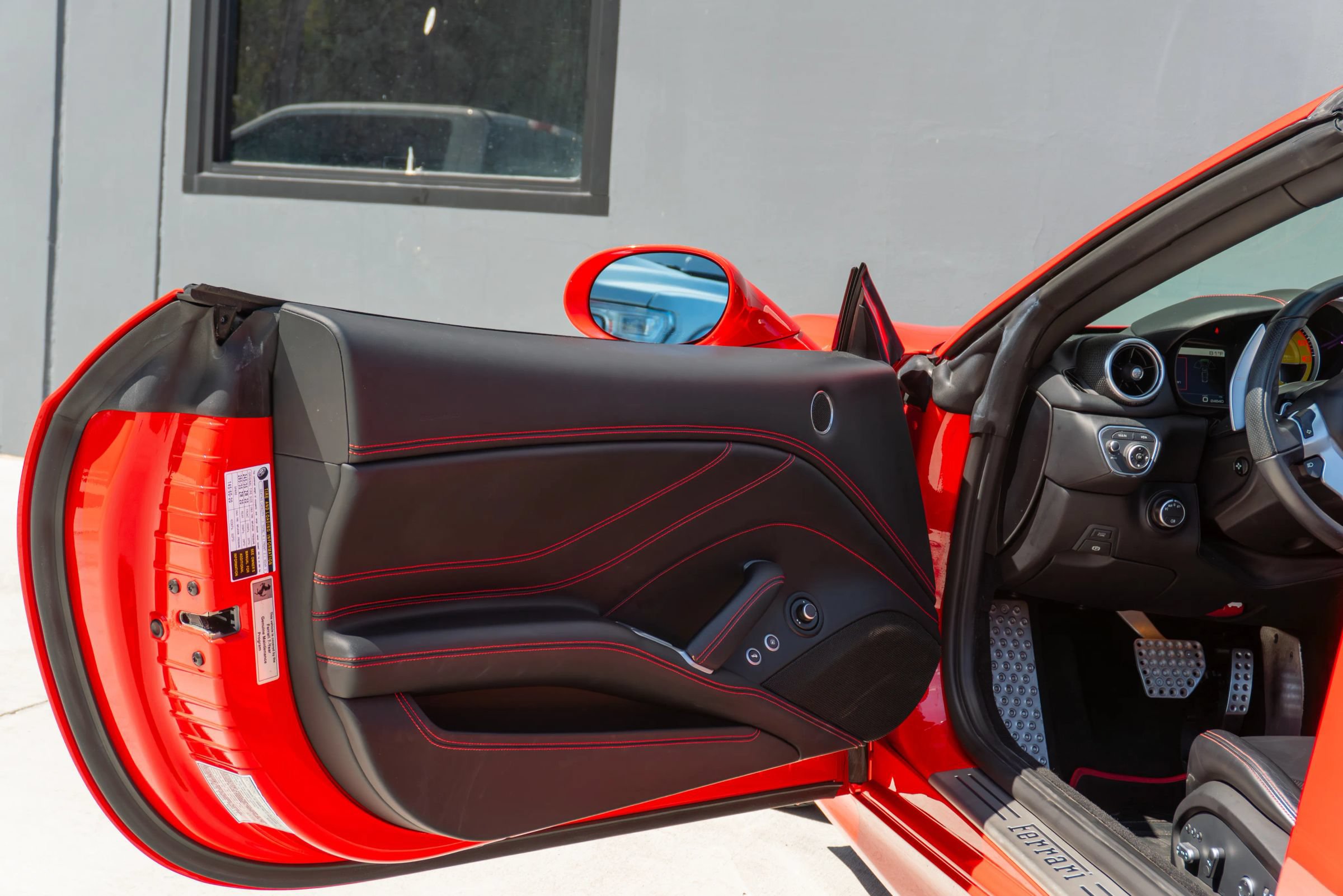 Used 2017 Ferrari California T RWD image 64