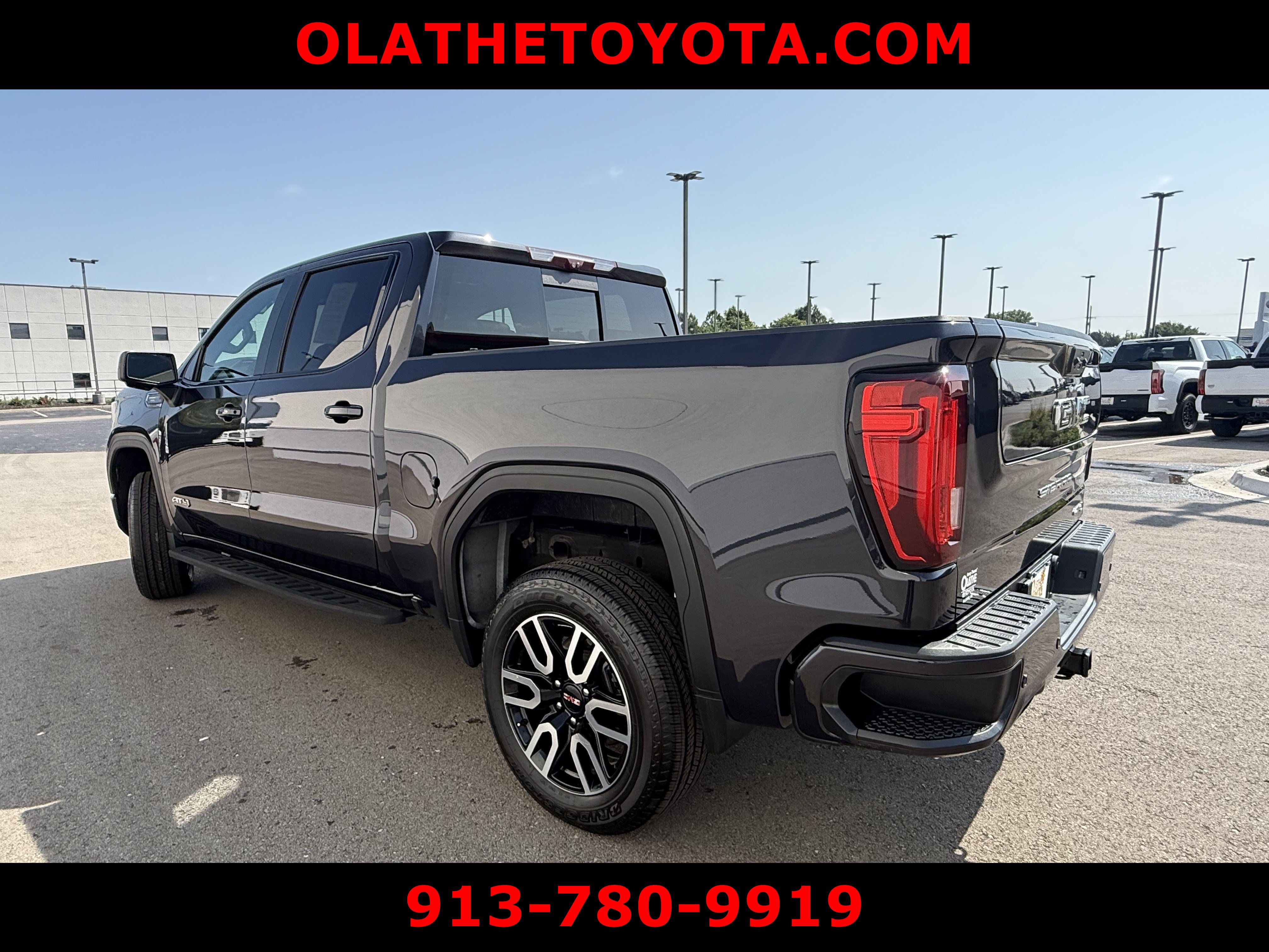 Used 2022 GMC Sierra 1500 AT4 w/ AT4 Premium Package AWD/4WD image 3