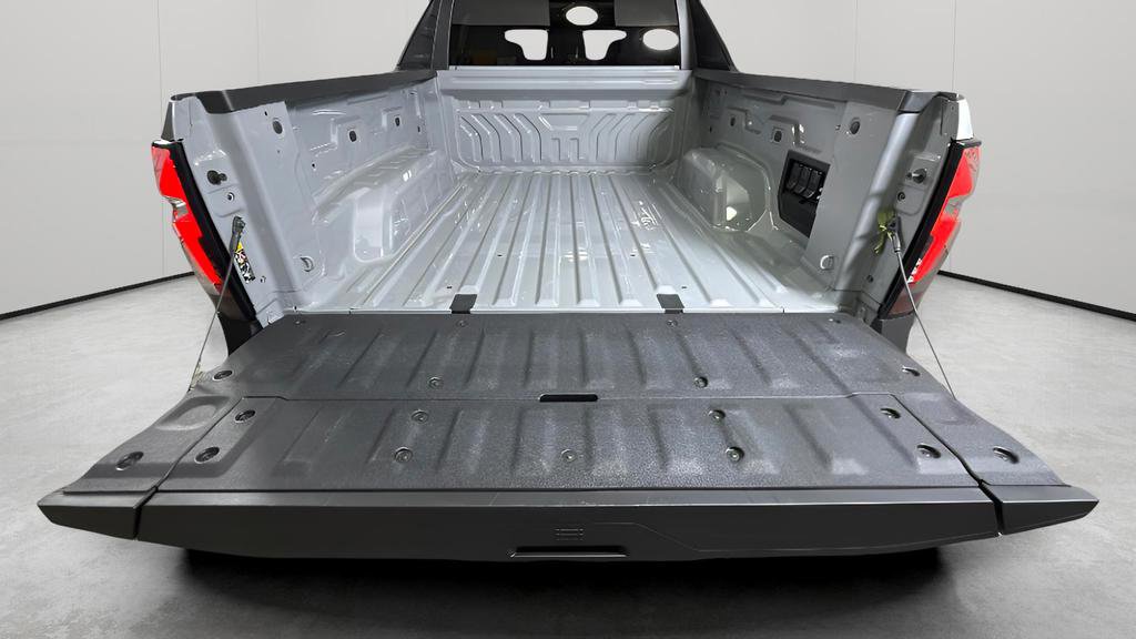 Certified 2025 Chevrolet Silverado EV LT image 30