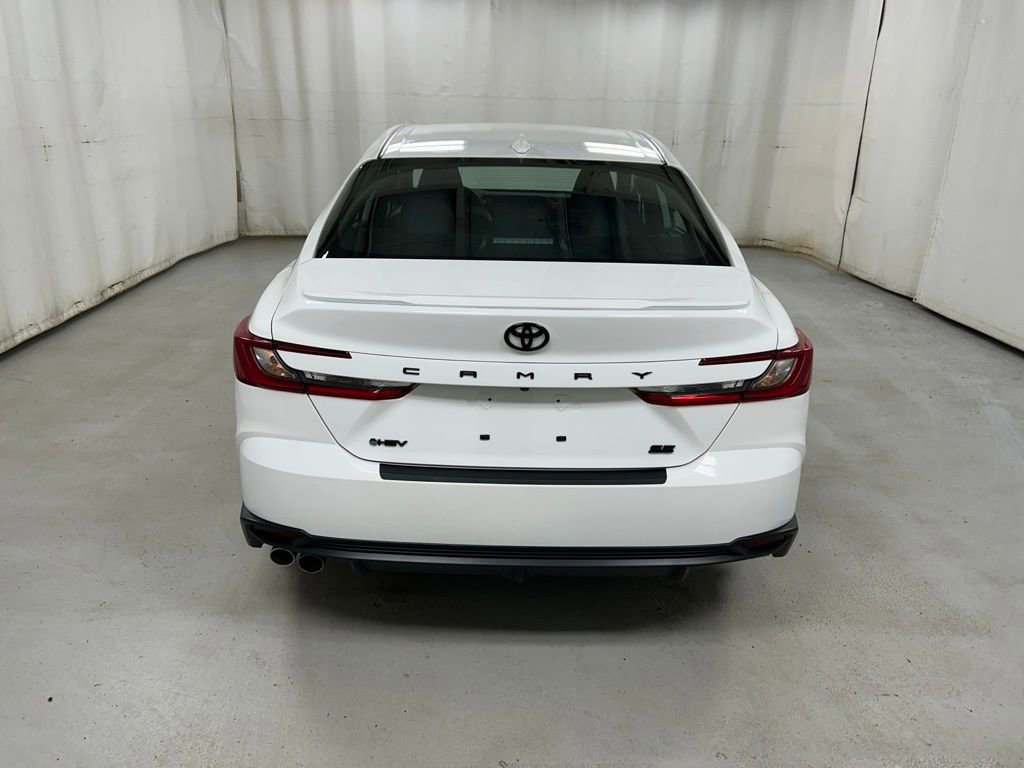 Used 2025 Toyota Camry SE w/ Convenience Package FWD image 5