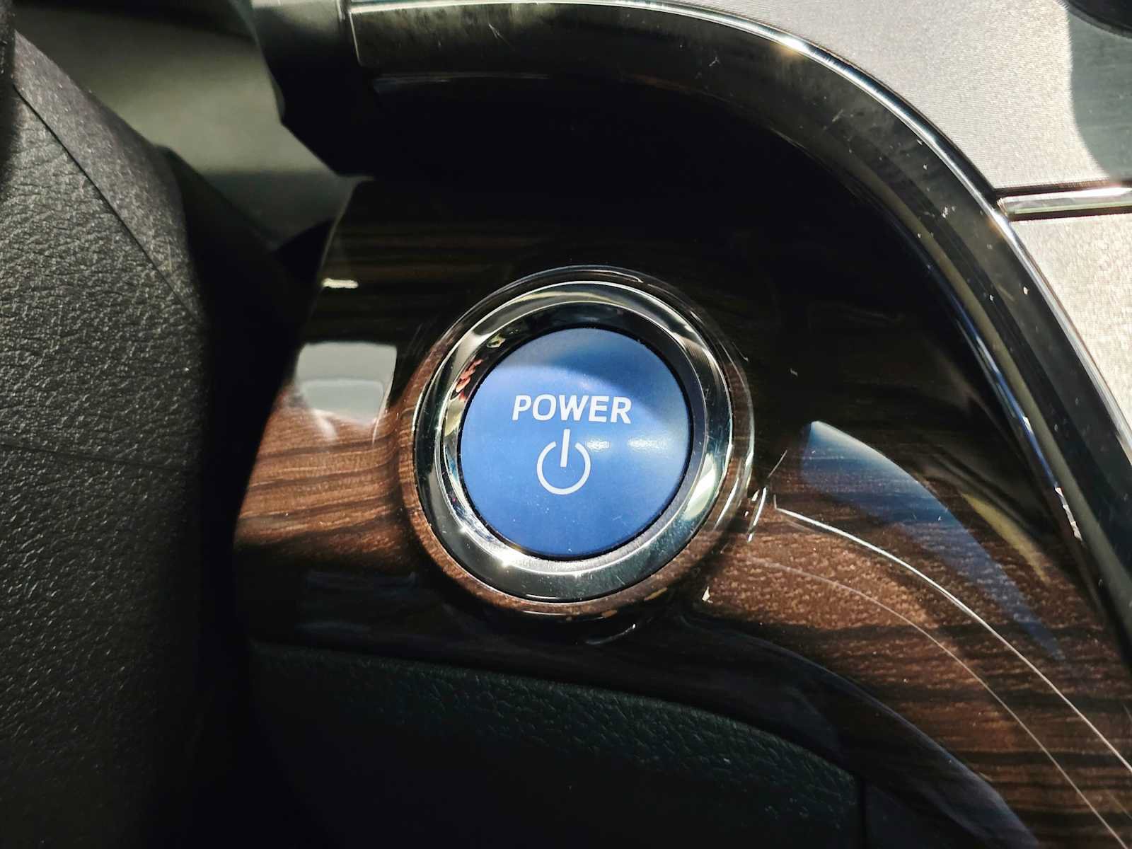 Used 2015 Toyota Avalon Limited FWD image 18