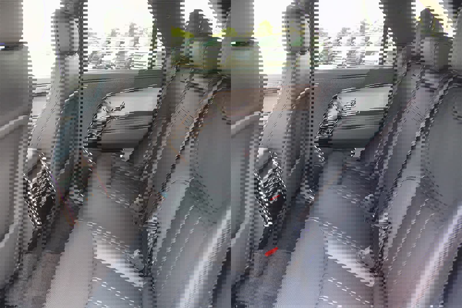 New 2025 Land Rover Range Rover Sport SE image 16