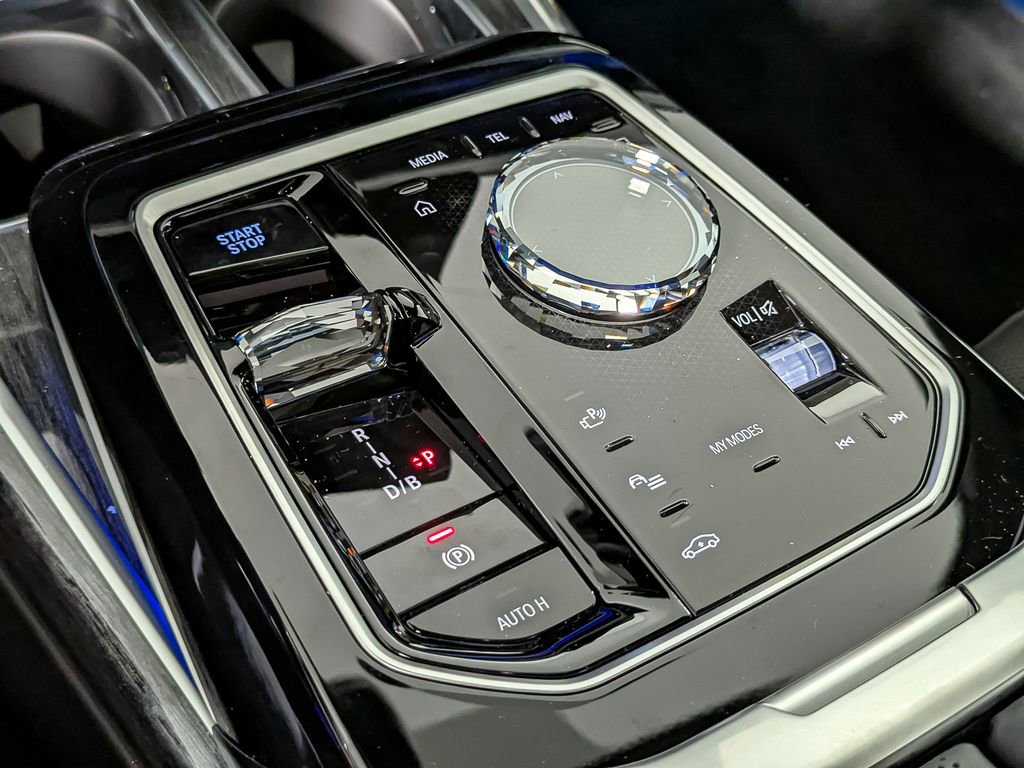 Used 2025 BMW i7 eDrive50 w/ M Sport Package image 27