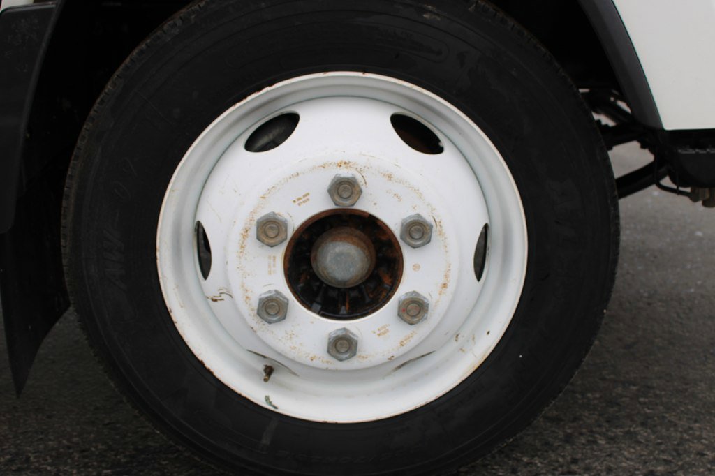 Used 2019 Isuzu NPR image 27