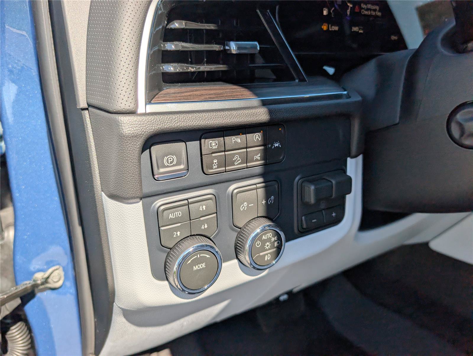 New 2026 Chevrolet Tahoe Premier w/ Sun And Tow Package AWD/4WD image 21