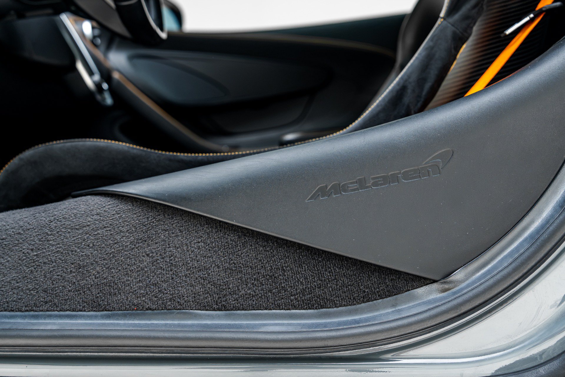 Used 2020 McLaren 600LT Spider RWD image 39