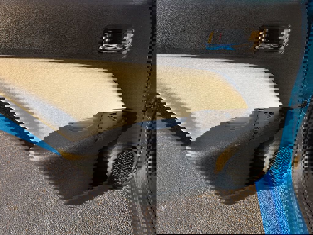 Used 2022 Toyota Prius L Eco image 32