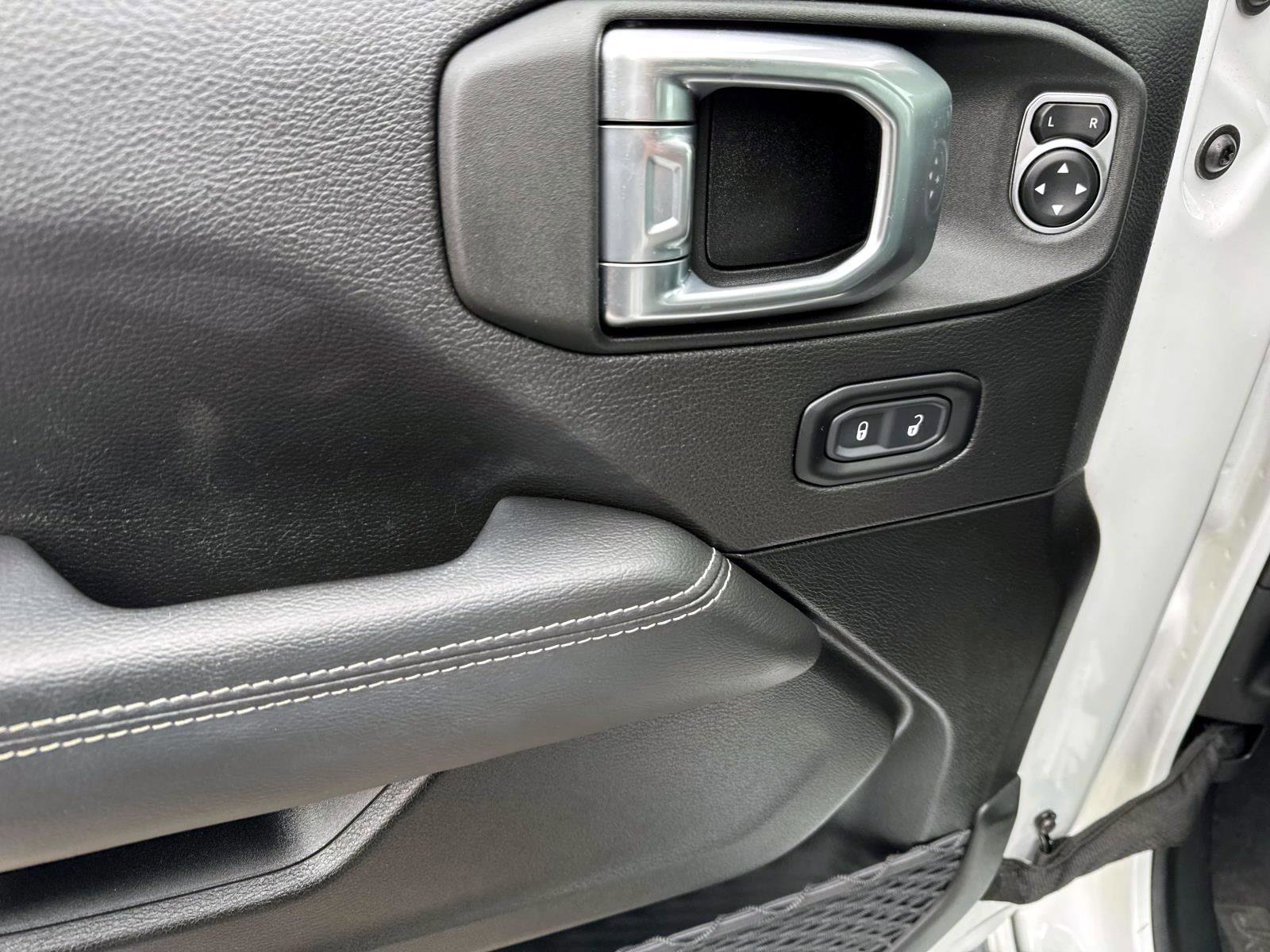 Used 2023 Jeep Wrangler Unlimited Sahara w/ Cold Weather Group image 13