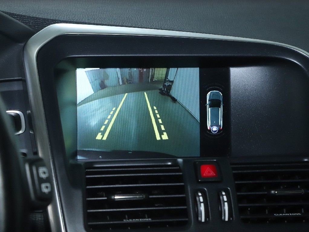 Used 2017 Volvo XC60 T6 Inscription w/ Climate Package image 30