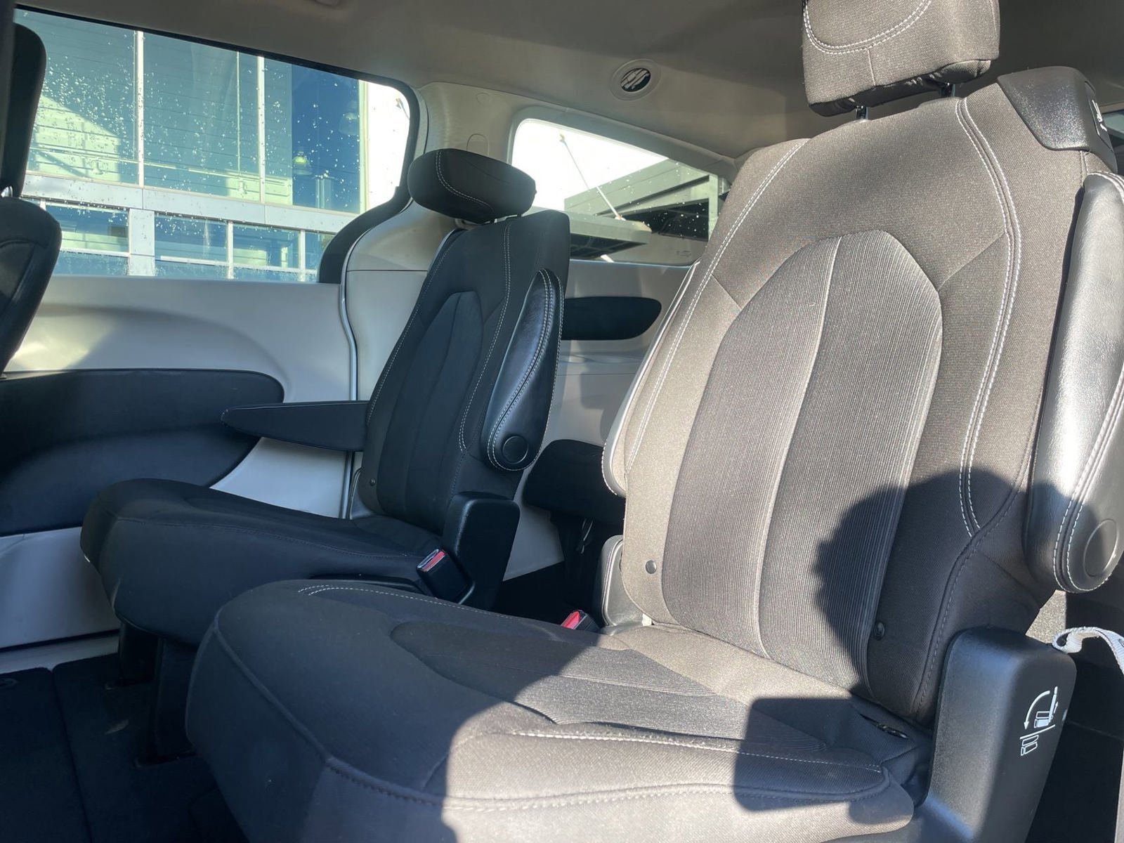 Used 2023 Chrysler Voyager LX FWD image 8