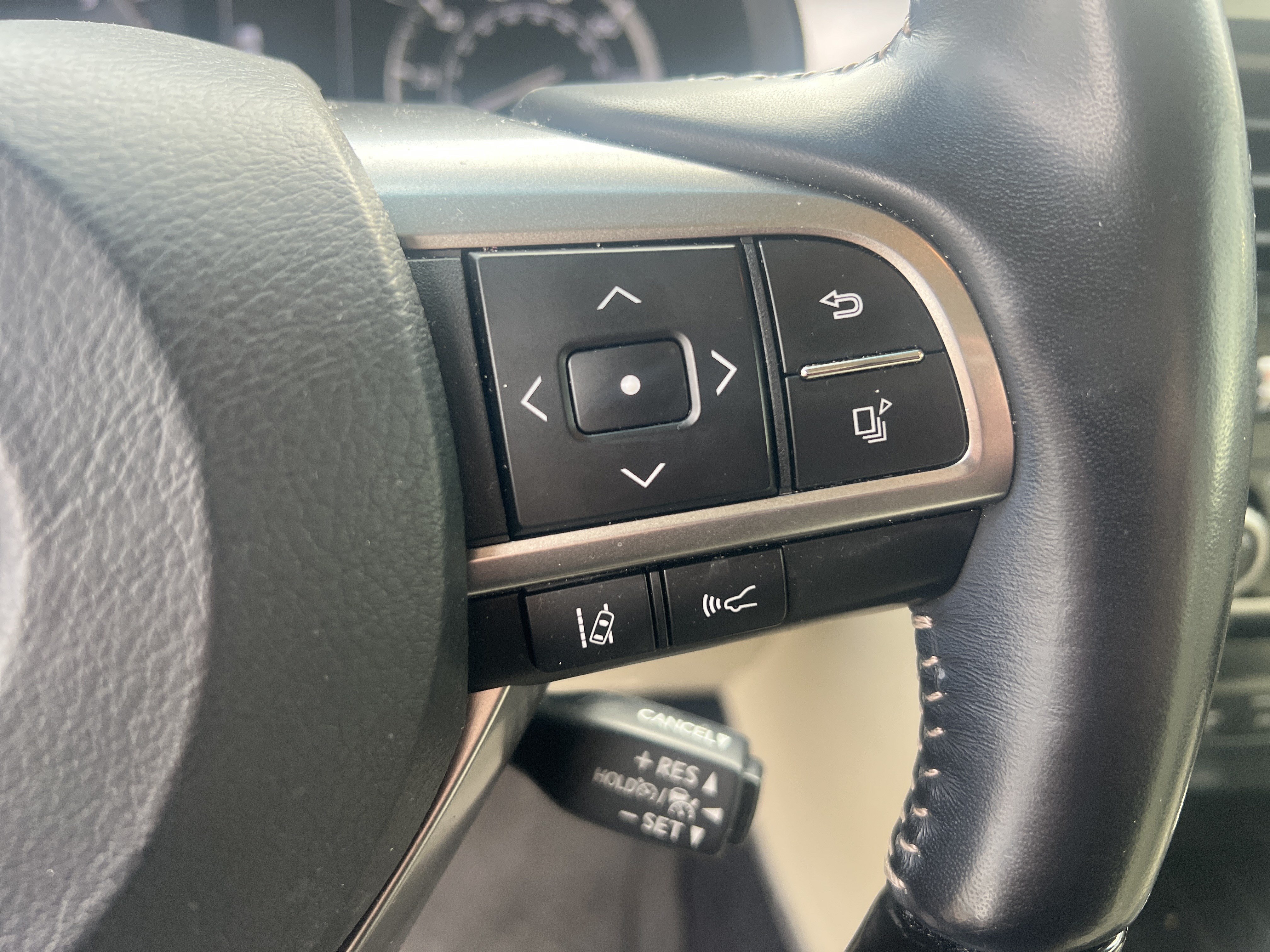 Used 2022 Lexus GX 460 Luxury w/ Accessory Package AWD/4WD image 19