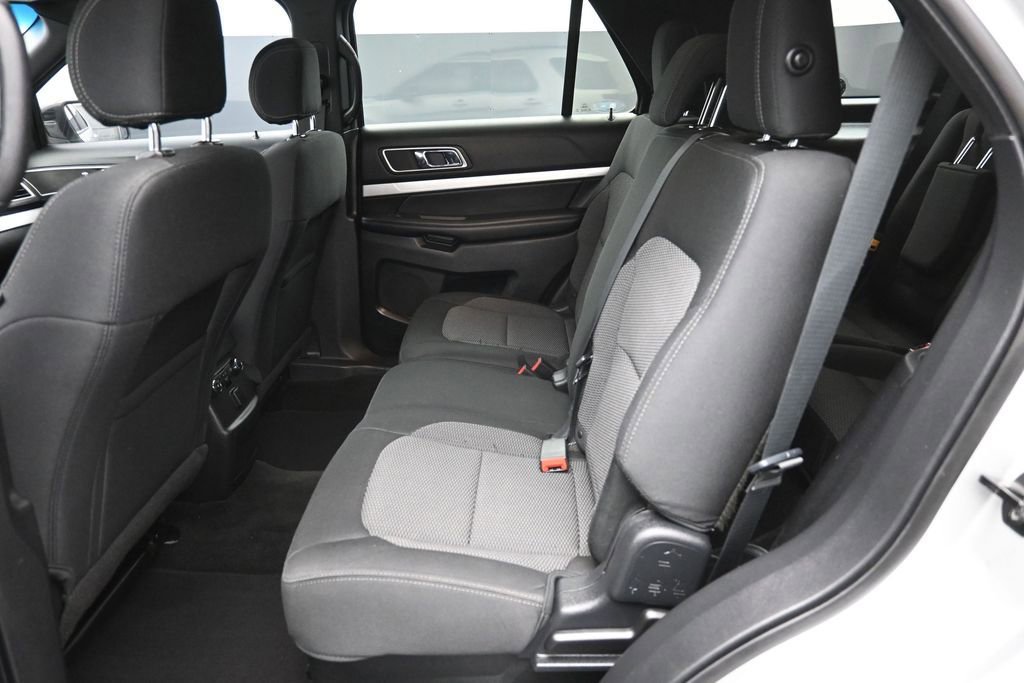 Used 2017 Ford Explorer XLT FWD image 7