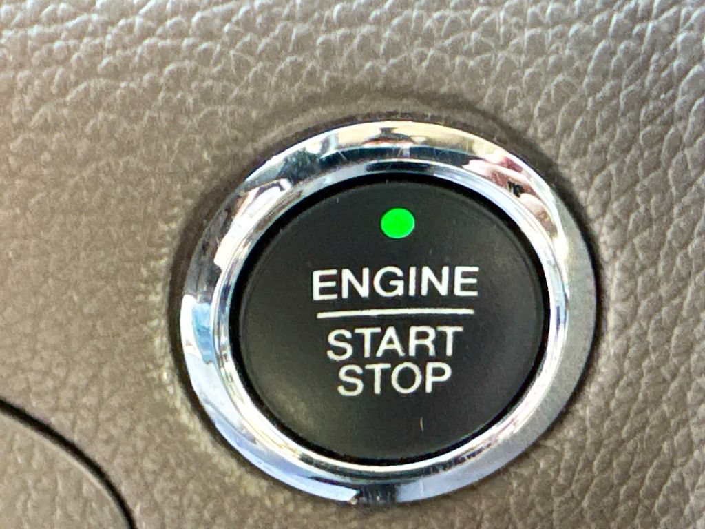 Used 2017 Lincoln Navigator Select RWD image 17