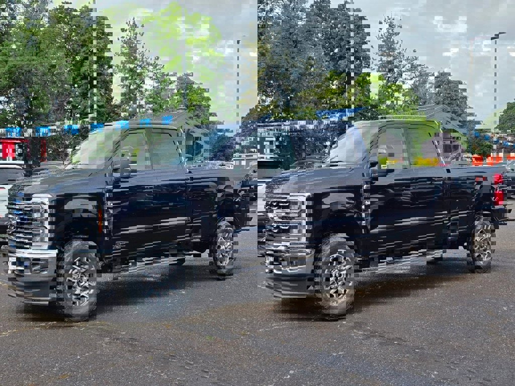 New 2025 Ford F350 Lariat w/ FX4 Off-Road Package