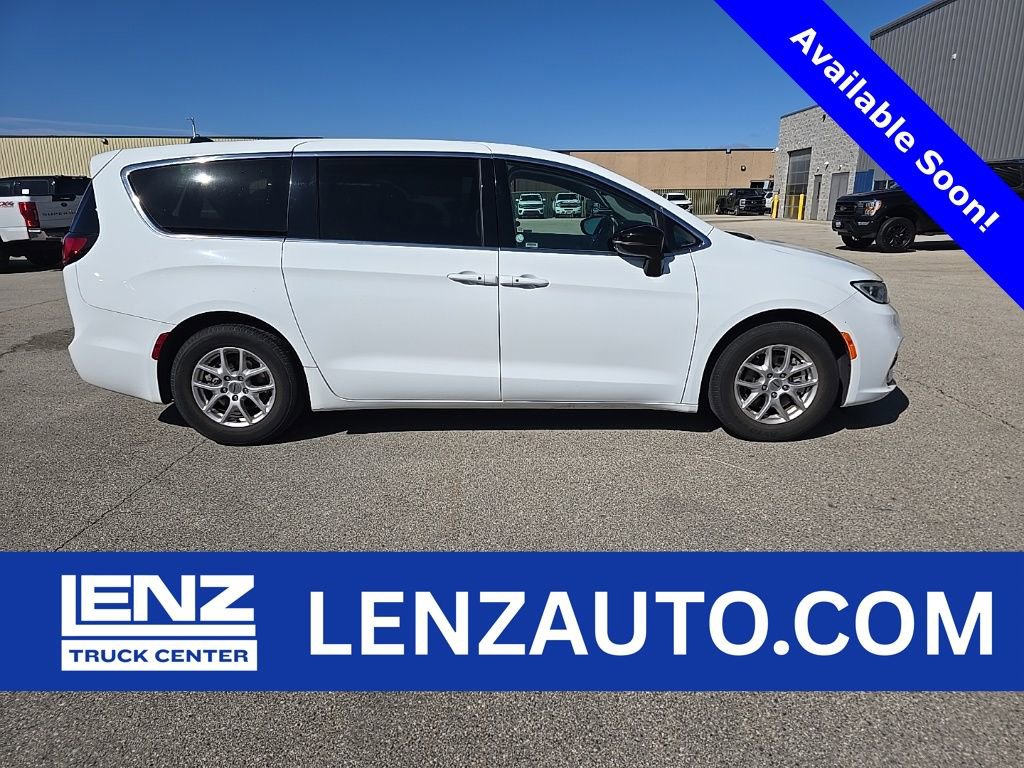 Used 2024 Chrysler Pacifica Touring-L image 1