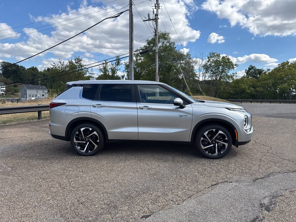New 2025 Mitsubishi Outlander SE image 4