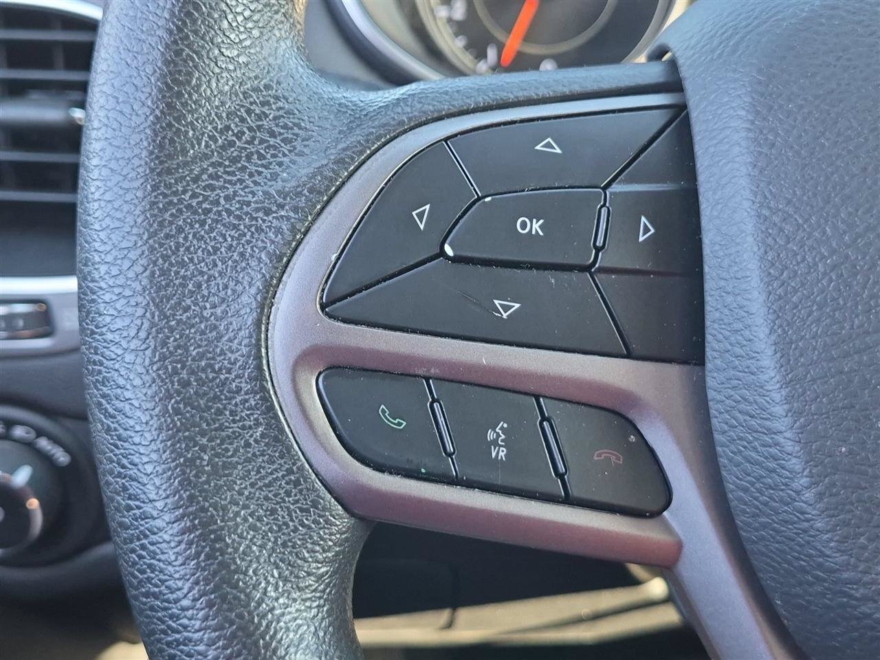 Used 2019 Jeep Cherokee Latitude w/ Popular Appearance Group FWD image 18