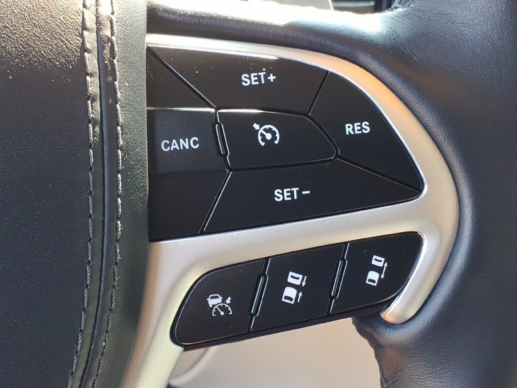 Used 2021 Jeep Grand Cherokee Summit AWD/4WD image 12