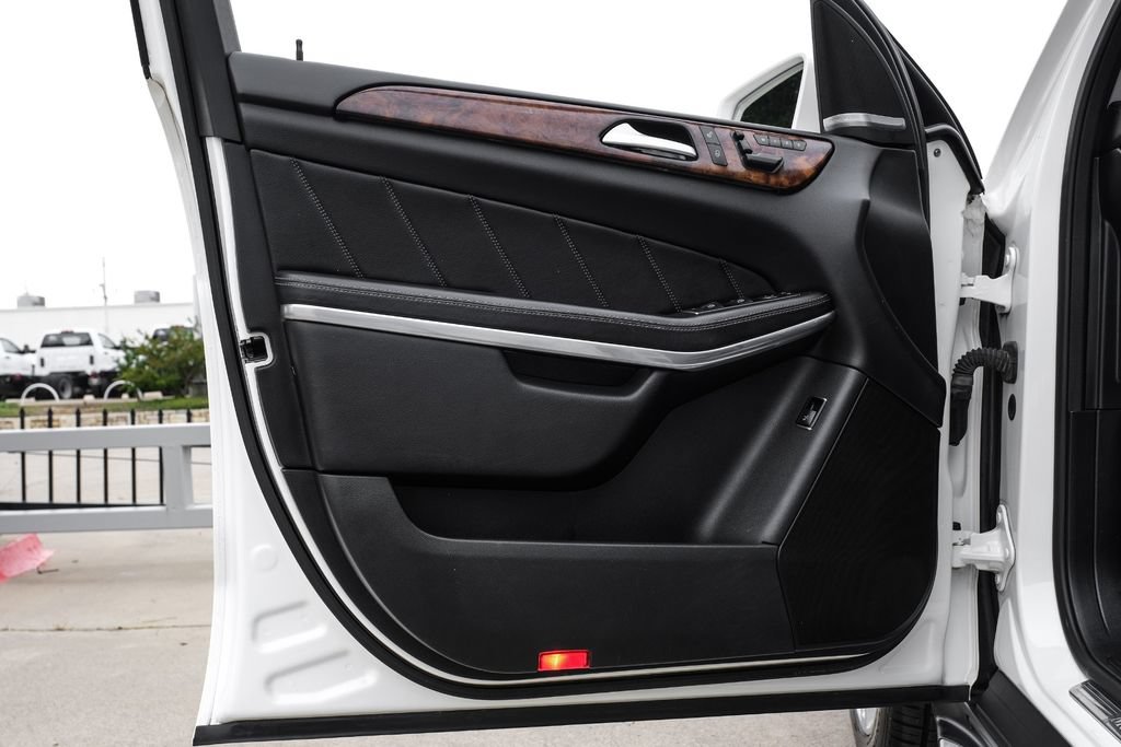 Used 2015 Mercedes-Benz GL 550 4MATIC image 42