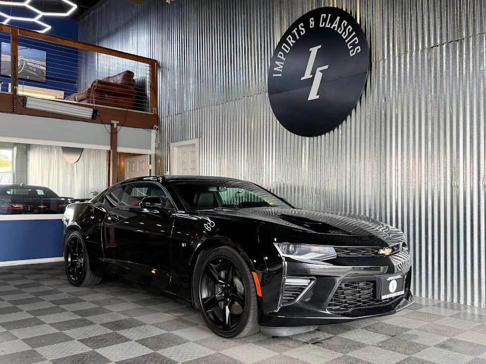 Used 2018 Chevrolet Camaro SS RWD image 2