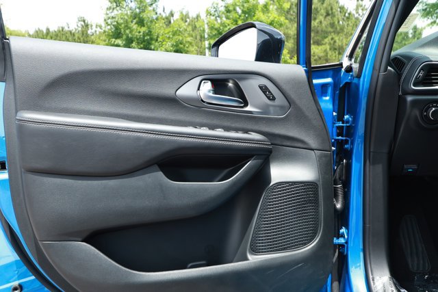 New 2027 Chrysler Pacifica Select FWD image 23