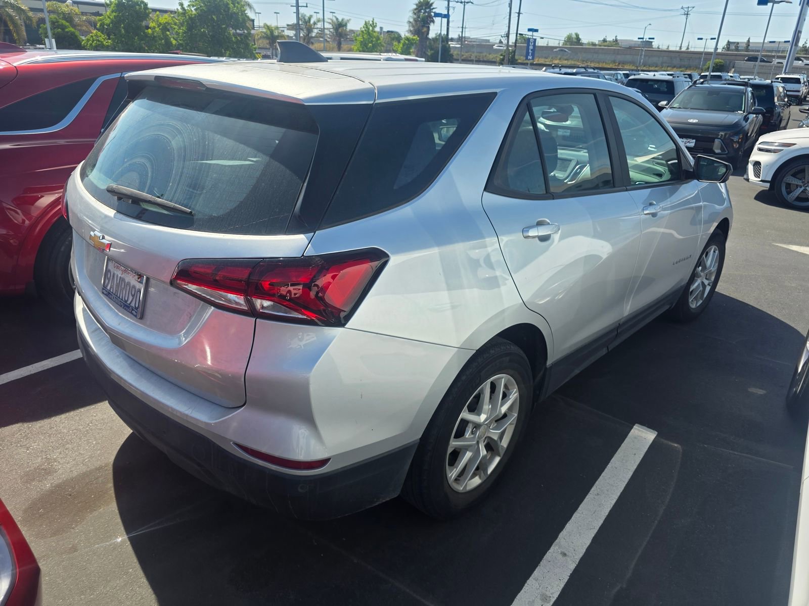 Used 2022 Chevrolet Equinox LS FWD image 3