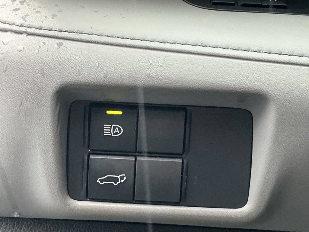 Used 2020 Toyota Highlander XLE AWD/4WD image 15