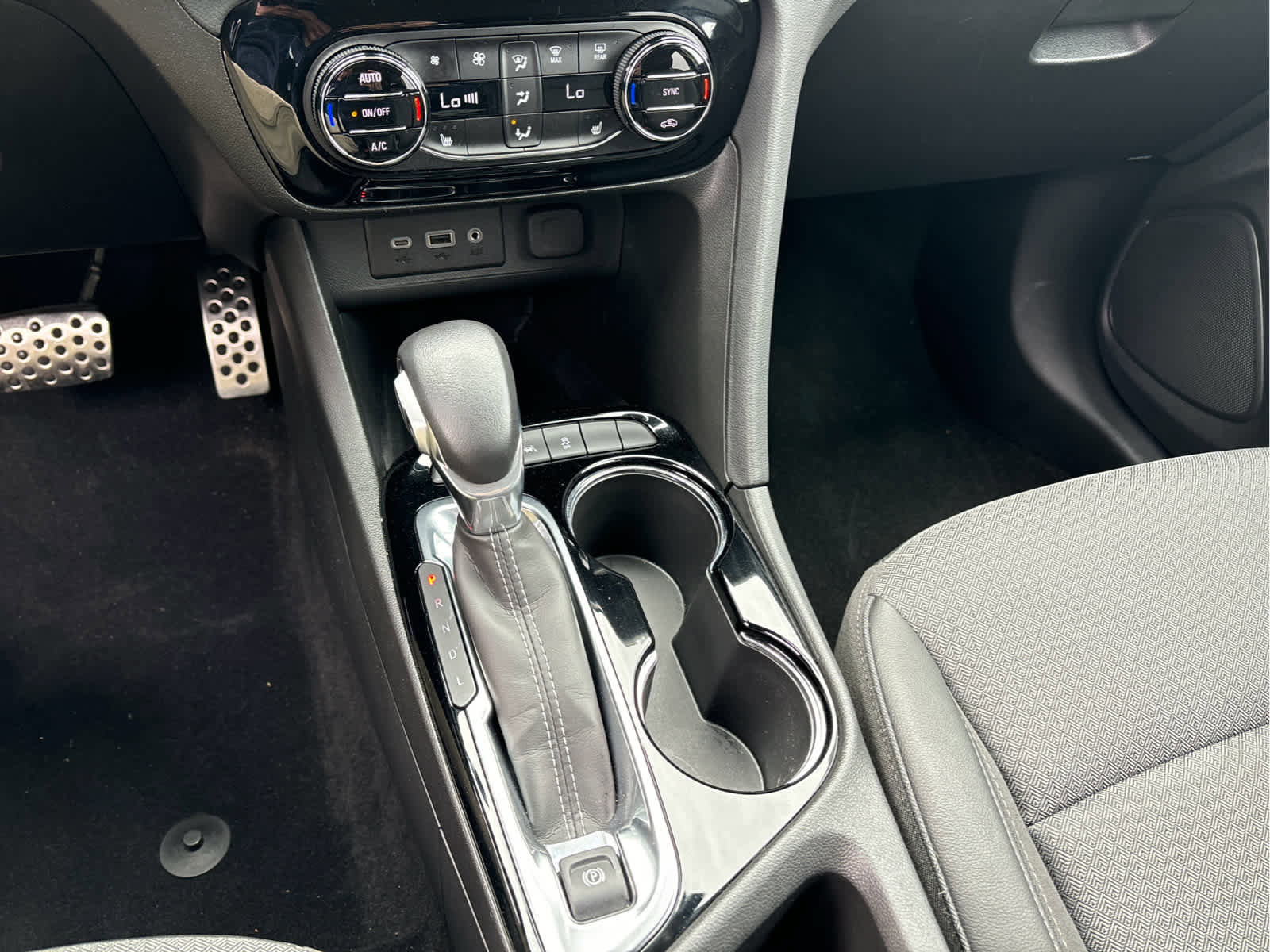 Used 2023 Buick Encore GX Select w/ Sport Touring Package FWD image 14
