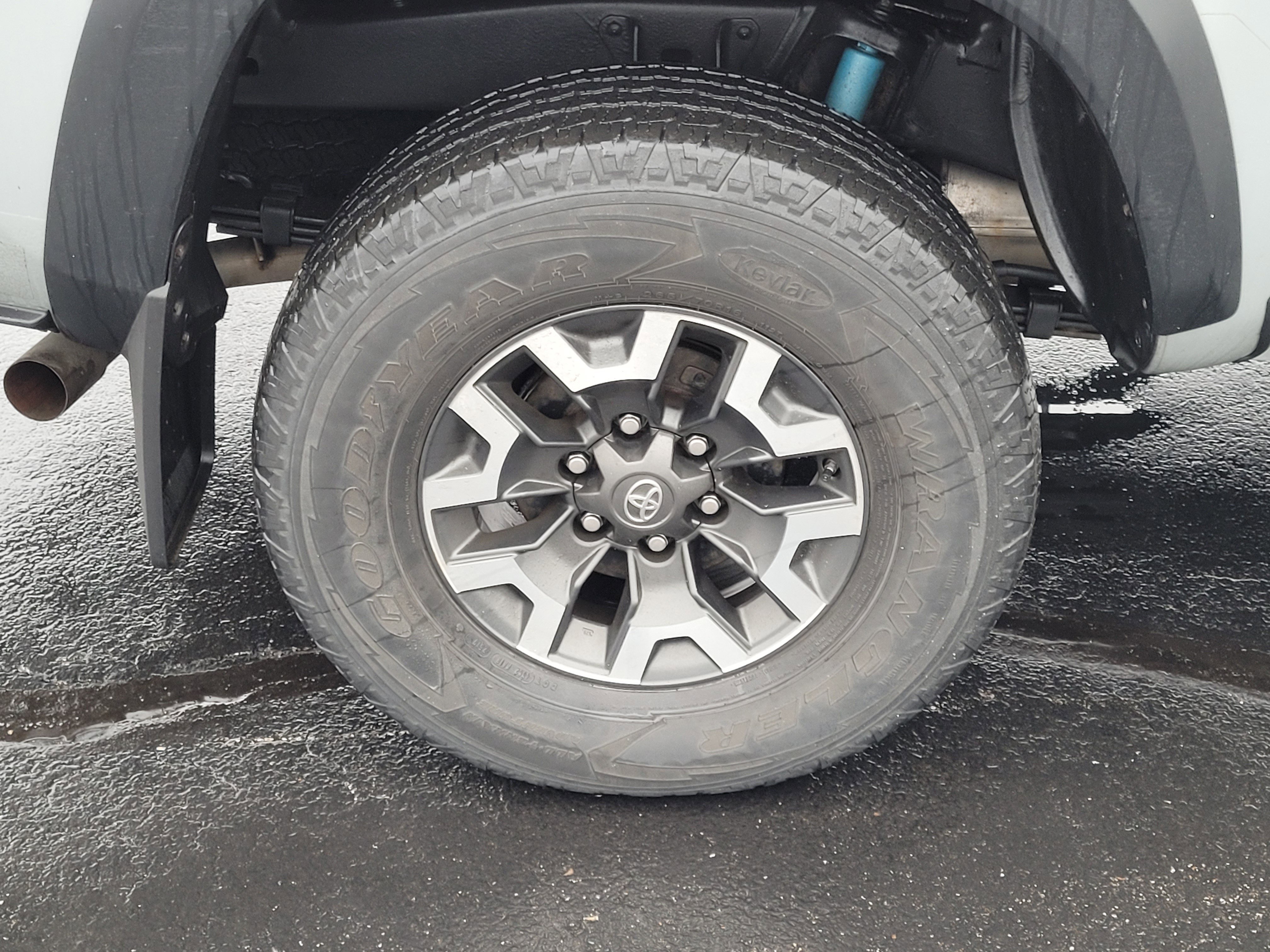 Used 2019 Toyota Tacoma TRD Off-Road image 10