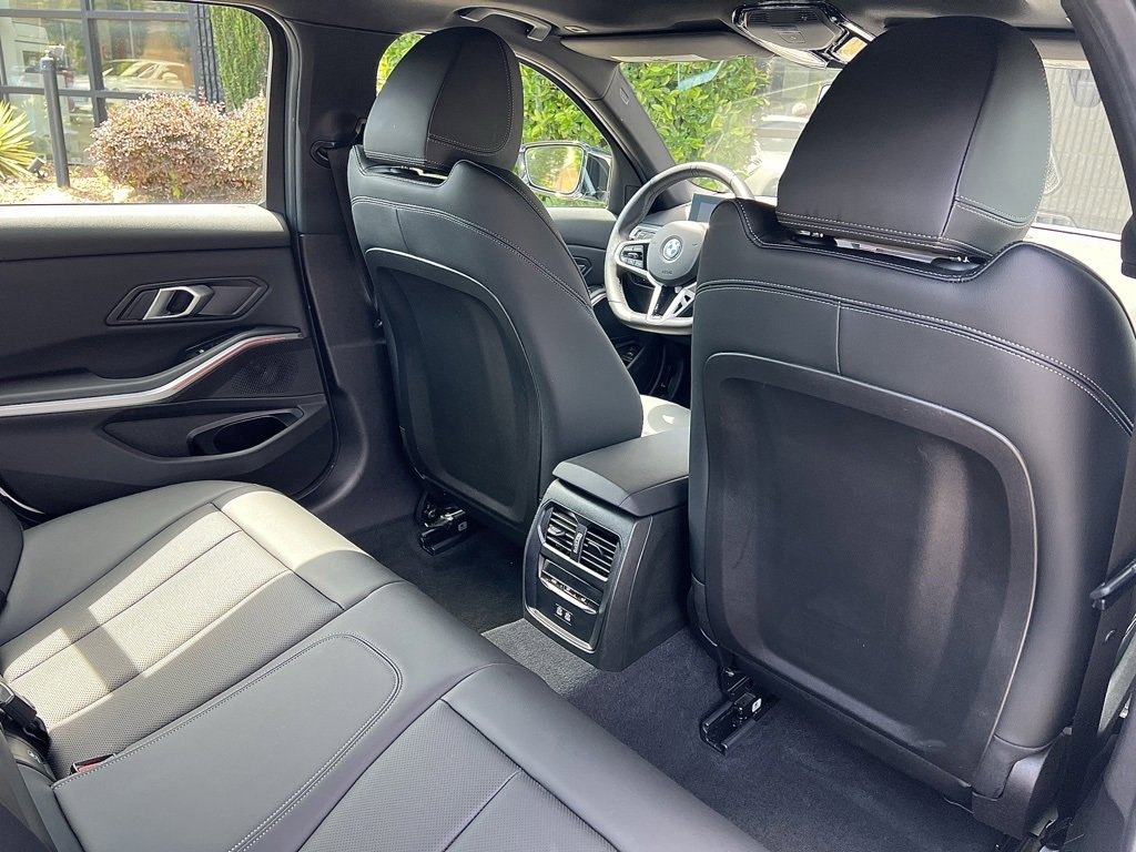 Used 2025 BMW 330i Sedan w/ M Sport Package image 32