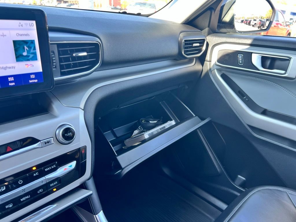 Used 2022 Ford Explorer XLT w/ Equipment Group 202A image 12