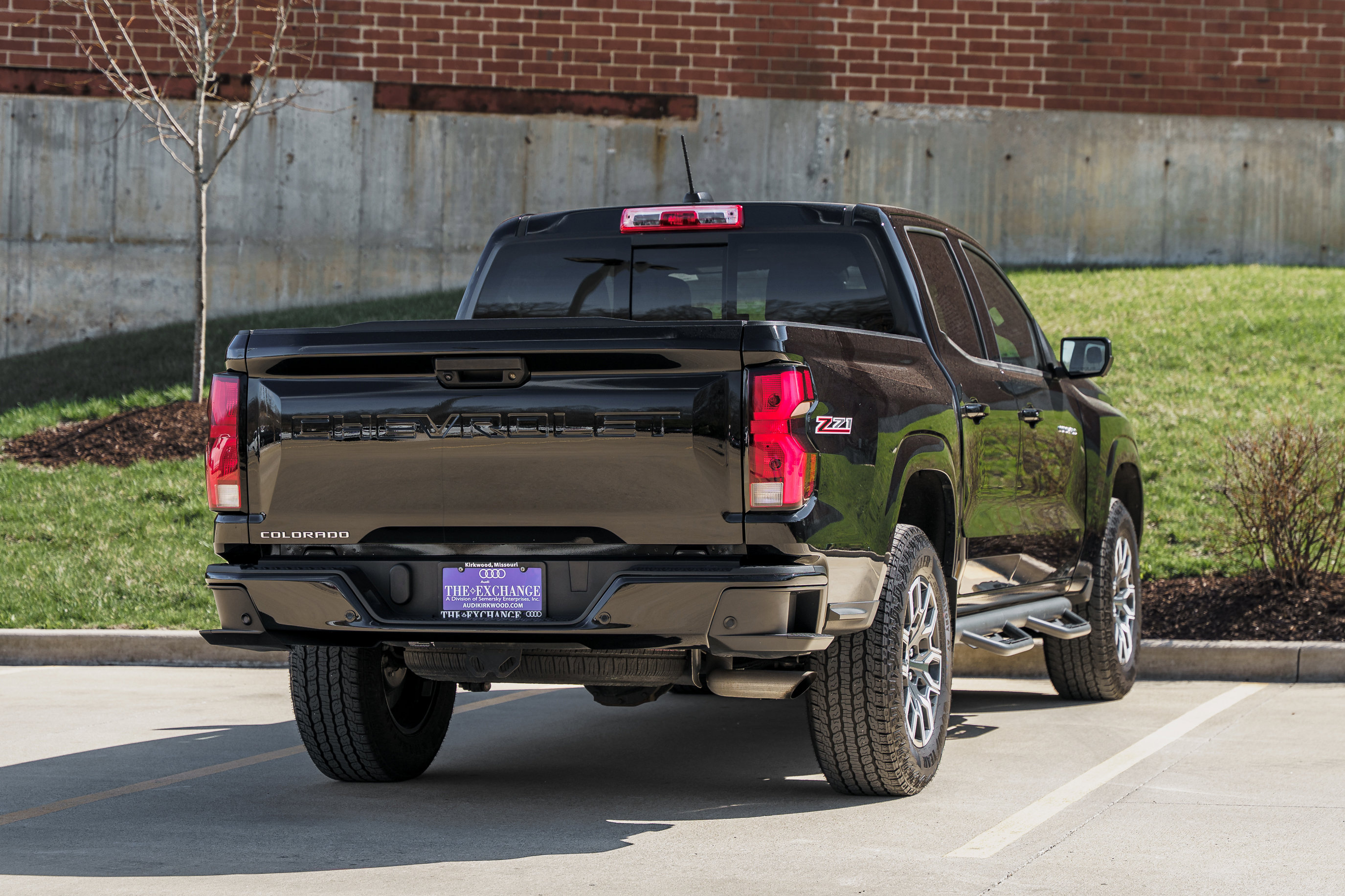 Used 2024 Chevrolet Colorado Z71 w/ Z71 Convenience Package 2 image 4