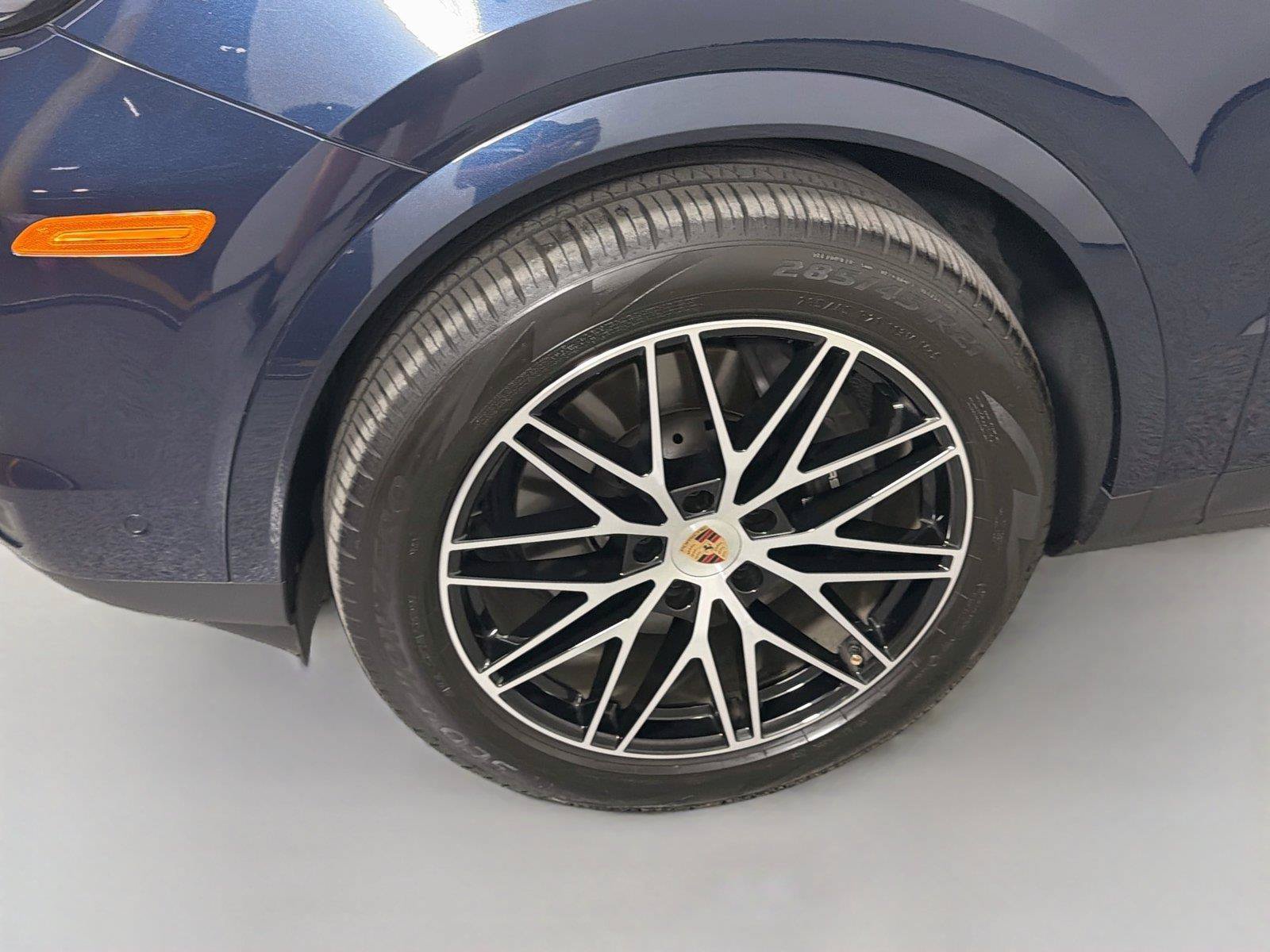 Certified 2025 Porsche Cayenne Coupe AWD/4WD image 11