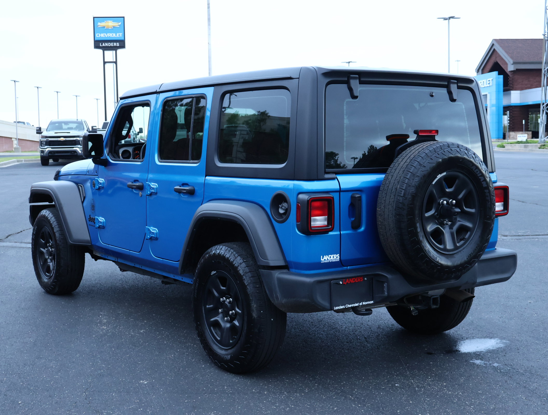 Used 2025 Jeep Wrangler Sport AWD/4WD image 7