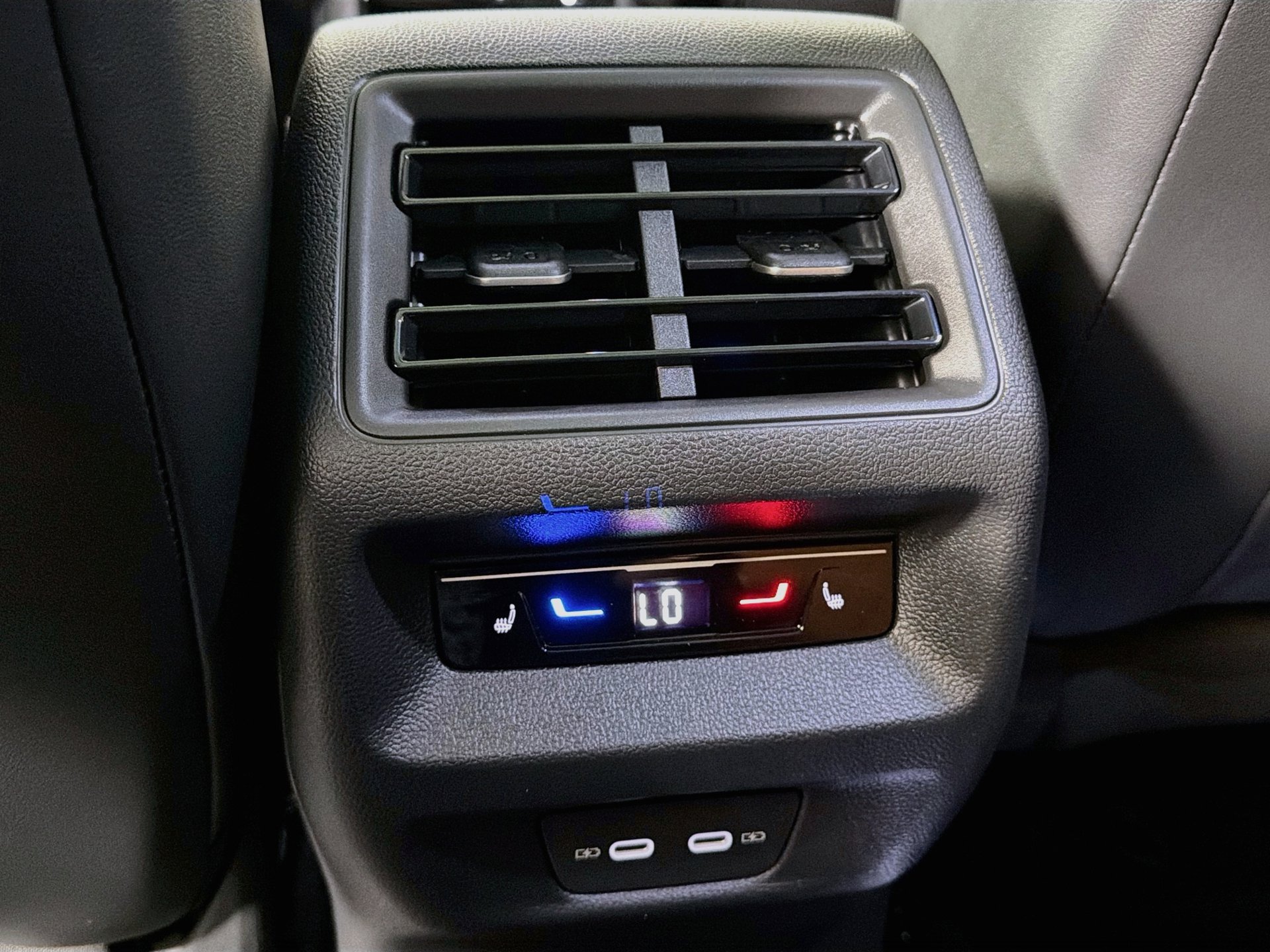 New 2027 Volkswagen Tiguan SEL R-Line AWD/4WD image 24
