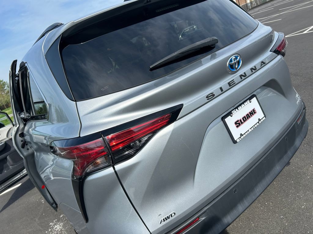 Used 2022 Toyota Sienna XLE AWD/4WD image 21