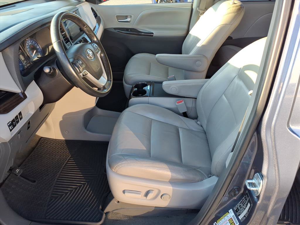Used 2015 Toyota Sienna XLE w/ XLE Navigation Package FWD image 5