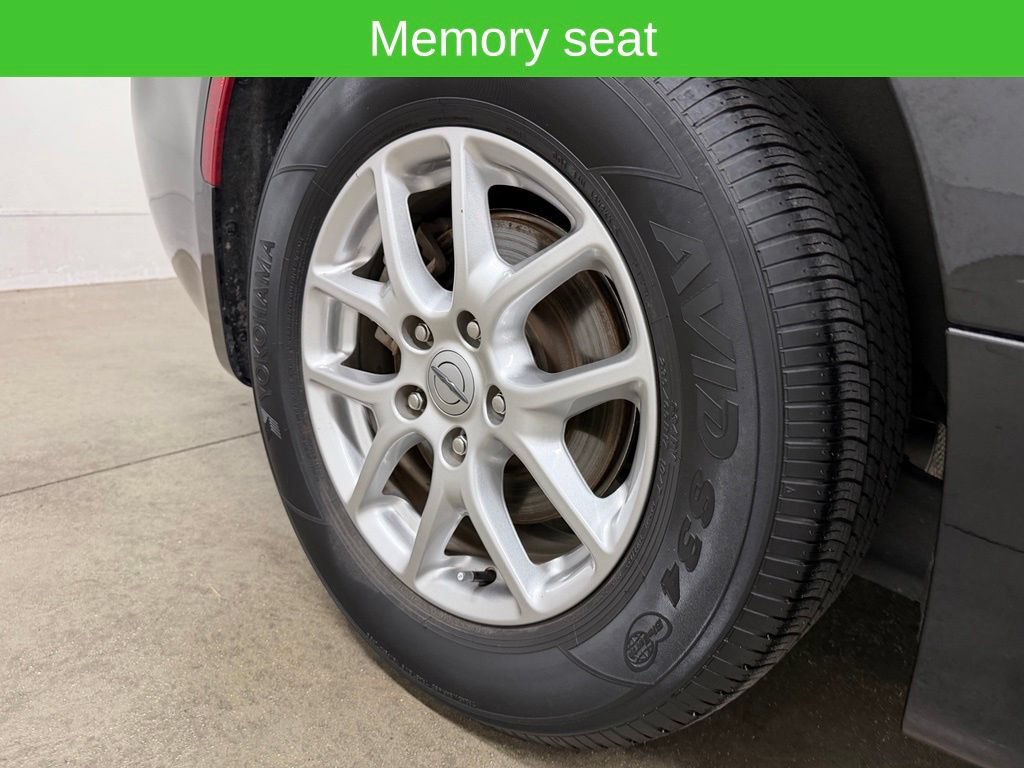Used 2025 Chrysler Pacifica Select FWD image 12