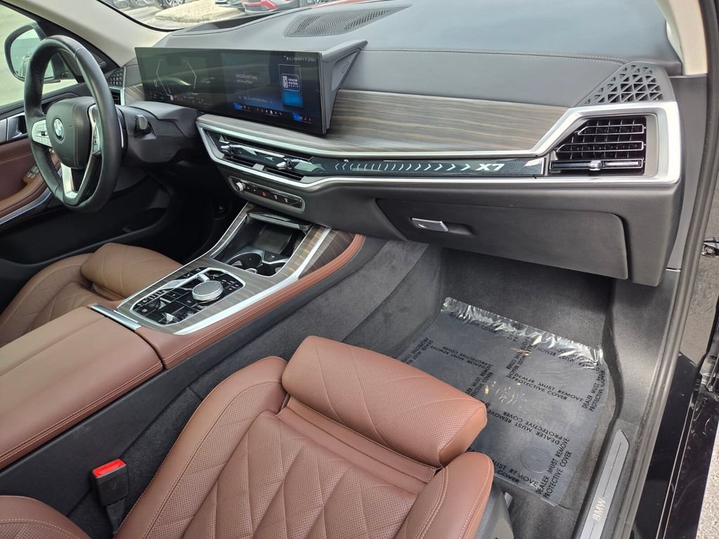 Used 2025 BMW X7 xDrive40i w/ Premium Package AWD/4WD image 21