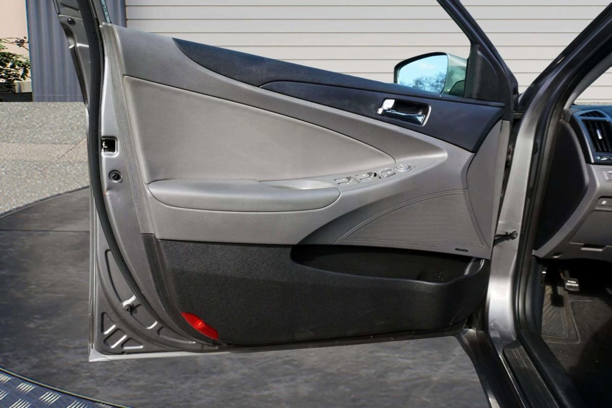 Used 2011 Hyundai Sonata SE w/ Navigation & Sunroof Pkg 4 FWD image 14