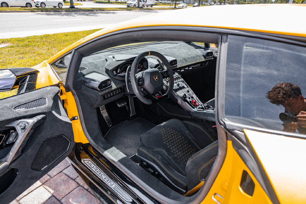 Used 2018 Lamborghini Huracan Performante AWD/4WD image 20