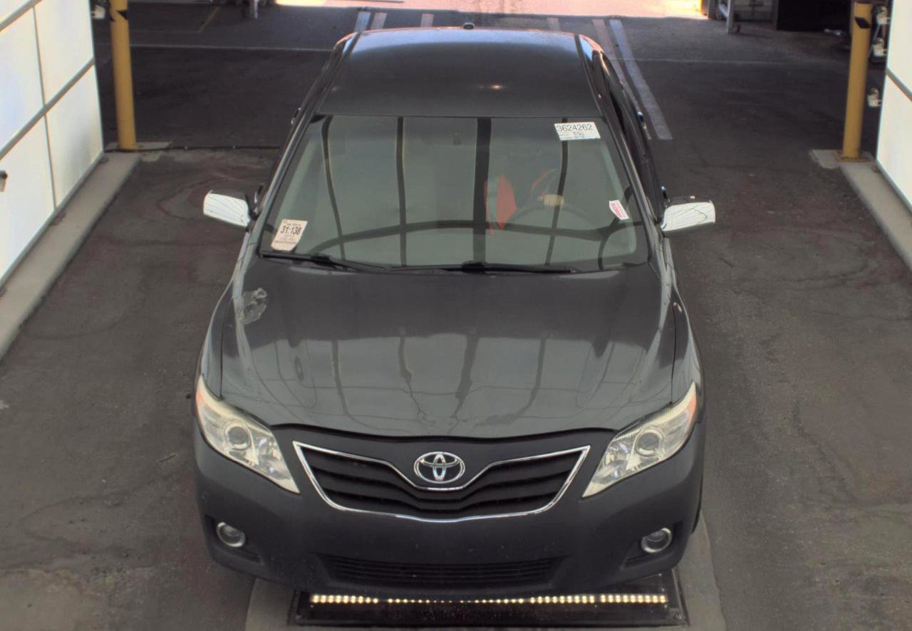 Used 2010 Toyota Camry LE FWD image 2